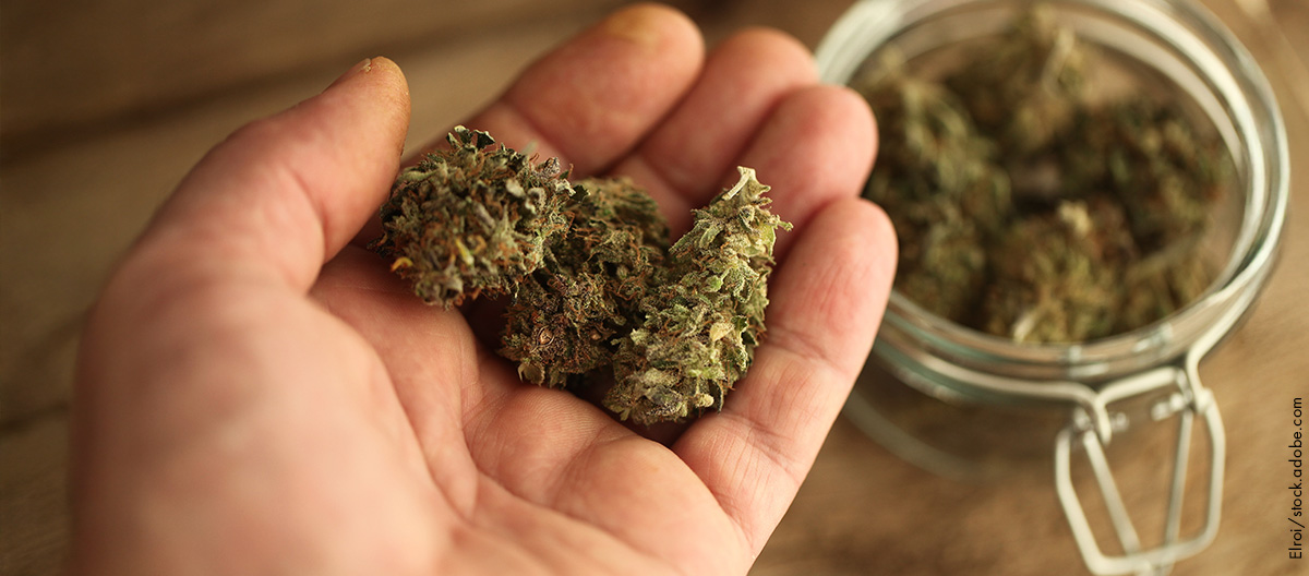 Hand-with-buds Hand-with-buds